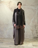 عباية بشت – مخمل فرنسي رمادي مع حرير ياباني