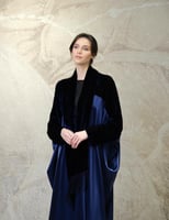 عباية بشت – مخمل حريري ياباني كحلي ملكي مع حرير يا...