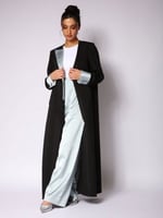 عباية كريب سوداء مع اكمام سماوية