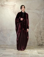 عباية بشت – مخمل حريري ياباني عنابي مع حرير ياباني