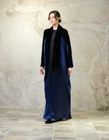 عباية بشت – مخمل حريري ياباني كحلي ملكي مع حرير يا...