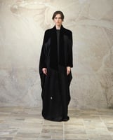 عباية بشت – مخمل حريري أسود مع حرير ياباني