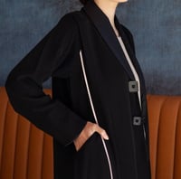 عباية كريب سوداء فاخرة