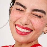 مجموعة وعلبة أحمر الشفاه والخدود الوردية من بينيفت...