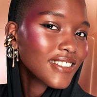 باليت اتش دي سكن من ميك اب فور ايفر بلاشر واضاءة