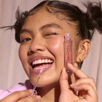 بوكس قلوسات اصدار محدود Tower 28 Beauty