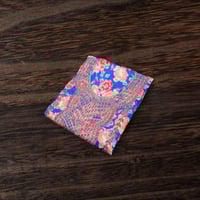 مخور حرير بتطريز كريستالي