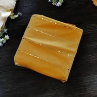 5- اصفر فصوص مربع