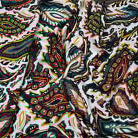 فسكوز بنقشة زهرية كبيرة