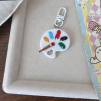 ميدالية باليت بفرشة