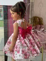 فستان ورود منفوش بقصه مميزه عالظهرر باللون الوردي