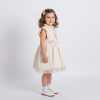 فستان بيج ناعم بتطريز وردي