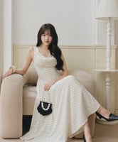 فستان العمر المحير هادئ وانسيابي