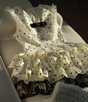 فستان العمر المحير قصير طبقات مع ياقه باطراف دانتي...