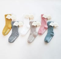 جوارب مع قصه اجنحه بالخلف