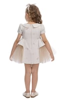 فستان بيج مزين بتل من الاطراف وفيونكه + ربطه شعر