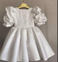 فستان مناسبات منفوش باللون الابيض