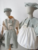 فستان زيتي مع ياقه دانتيل + قبوع شعر