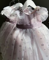 فستان بنفسجي مع شغل شك راقي عالكتف + اكسسوار شعر