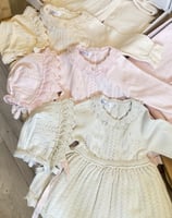 مجموعه مواليد فستان+ بطانيه+ بربتوز+ سروال + شراب...