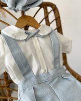 طقم ولادي شورت قميص ابيضّ + افرهول سماوي + طاقيه س...