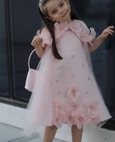 فستان وردي مع ياقه منفصله + شنطه + اكسسوار شعر