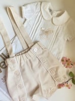 بدله ولادي بشعار حصان في المنتصف