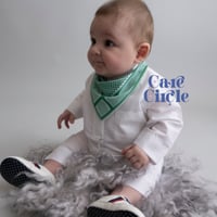 طقم اليوم الوطني | ثوب و مريلة و سبحة