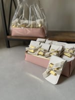 ١٢ حقيبة جلد عناية بالاظافر مع شوكلاتة | عيديات مم...