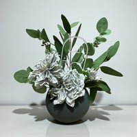 فازة ورد صناعي