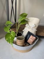 هدية ود | نبته طبيعية مع قهوة وكوب وبطانية