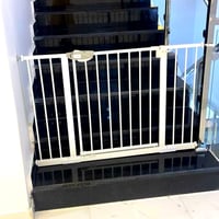 حاجز درج امان للاطفال العرض العرض 76 سم ويتمدد الى...