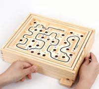 لعبة متاهة خشبية و تحدي التوازن