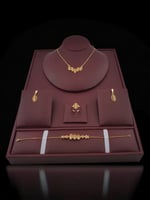 طقم مطلي بماء الذهب مع ساعة مجانية