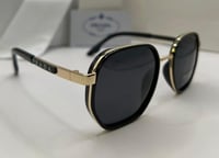 نظارة ماركة برادا