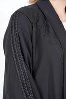 عبايه يومية مزينة بالكلفة والفصوص السوداء