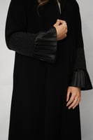 عبايه بتطريز لولو بالاكمام