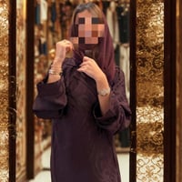 عبايه صيفية باللون البرغندي