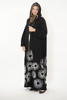 عبايه سوداء مزينه بالورود