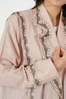 عباية كتان مطرزة بالأسود