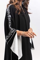 عباية سهرة لف مطرزة بشك فضي على الاكمام