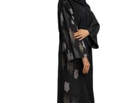 عباية سوداء بخطوط باللون الذهبي و الفضي