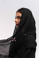 طرحة سوداء ليزر مطرزة بالالوان