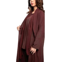 عباية كاجوال مناسبة للسفر باللون العودي