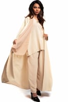 عباية كاجوال مناسبة للسفر باللون البيج