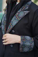 بليزر كريب مبطن بطبعة كشميرية