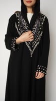 عبايه سوداء عصرية مطرزة تطريز يدوي