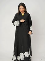 عبايه بورود بيضاء