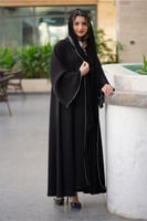 عبايه سوداء مزينة باطراف باللون الفضي