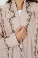 عباية كتان مطرزة بالأسود